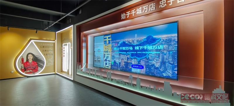 如何利用展覽廳設(shè)計(jì)來展示傳統(tǒng)工藝和手工藝品的創(chuàng)新和發(fā)展？